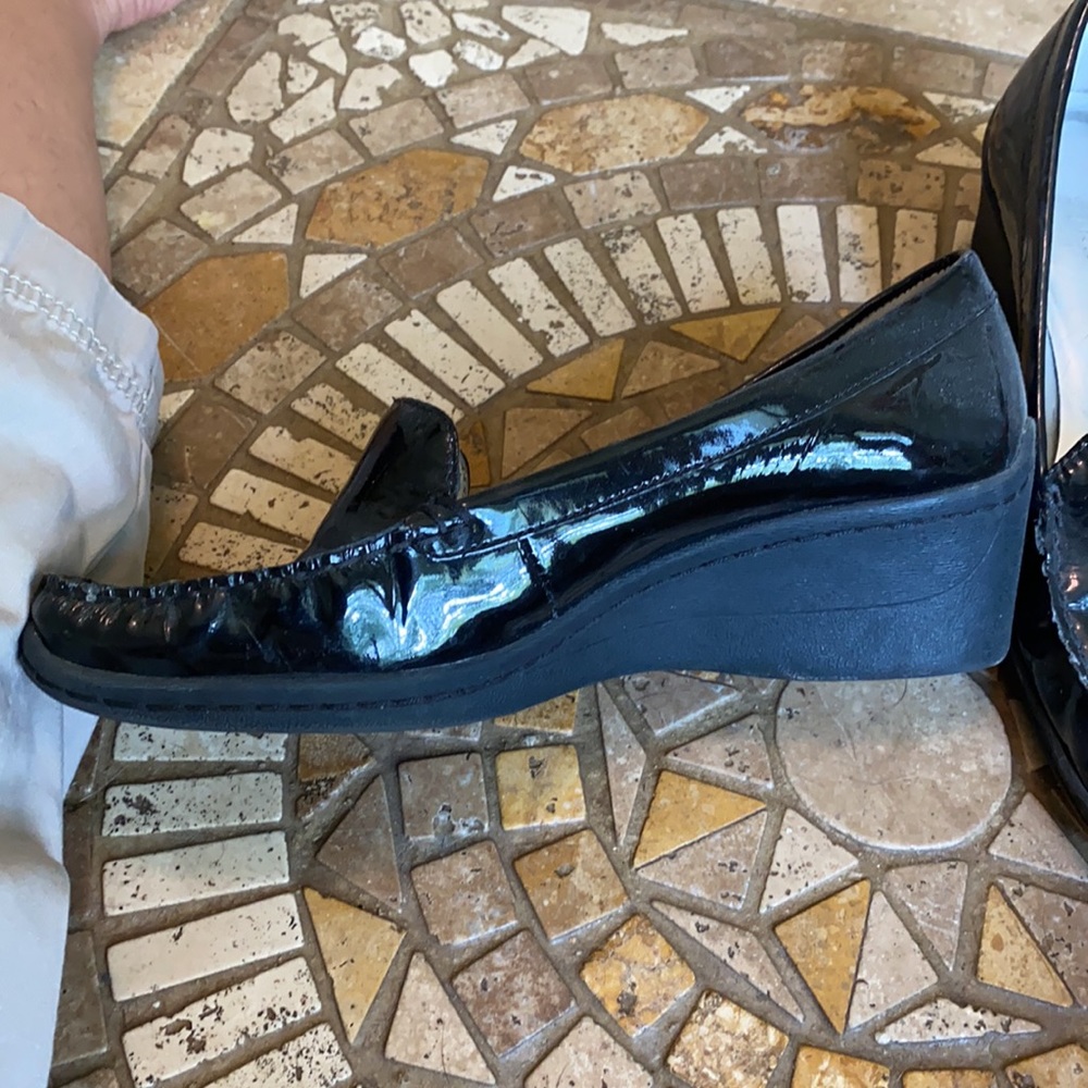 Black paten leather Anne Klein loafers!